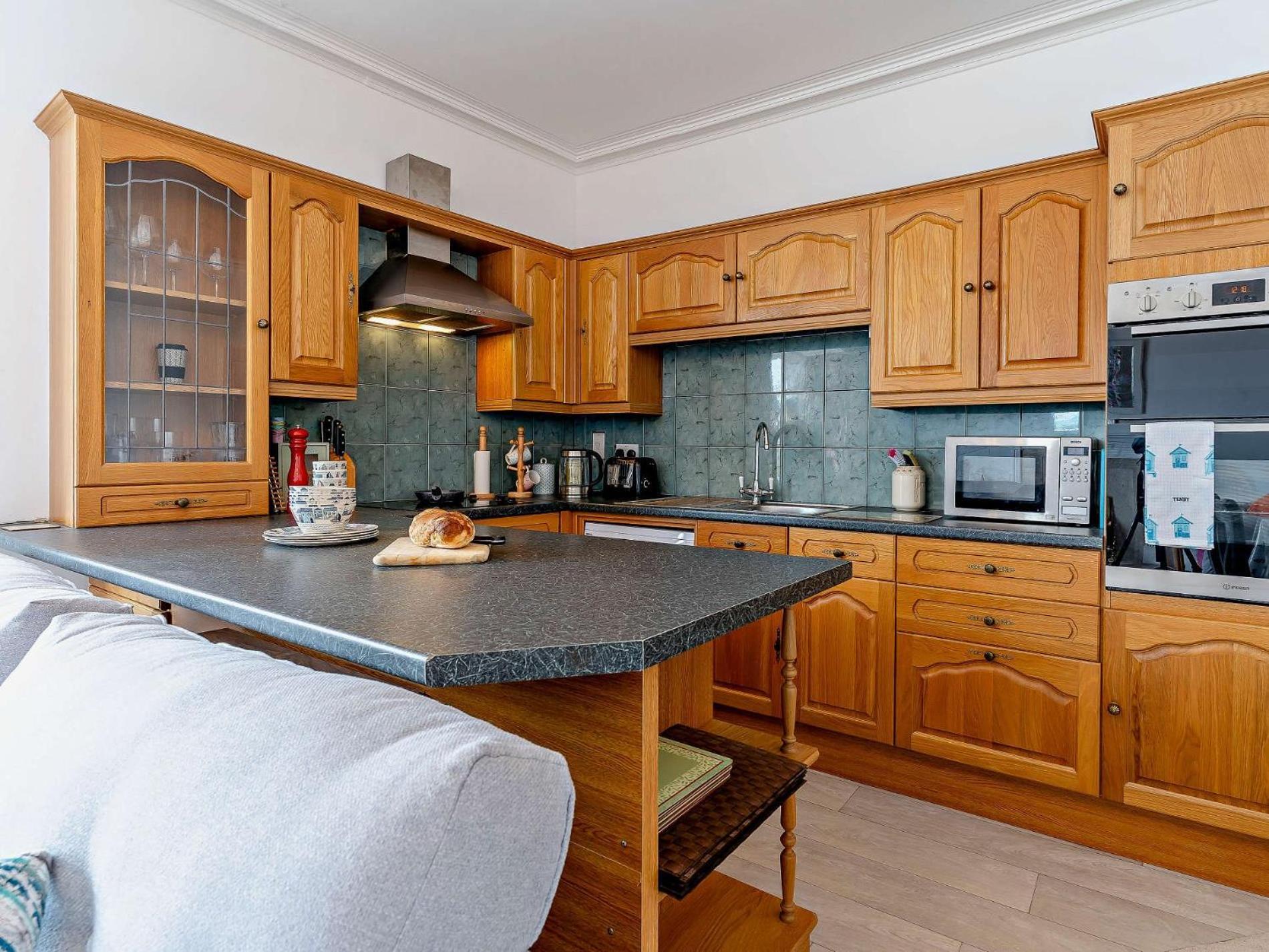 2 Bed In Tenby 82979 Exterior photo
